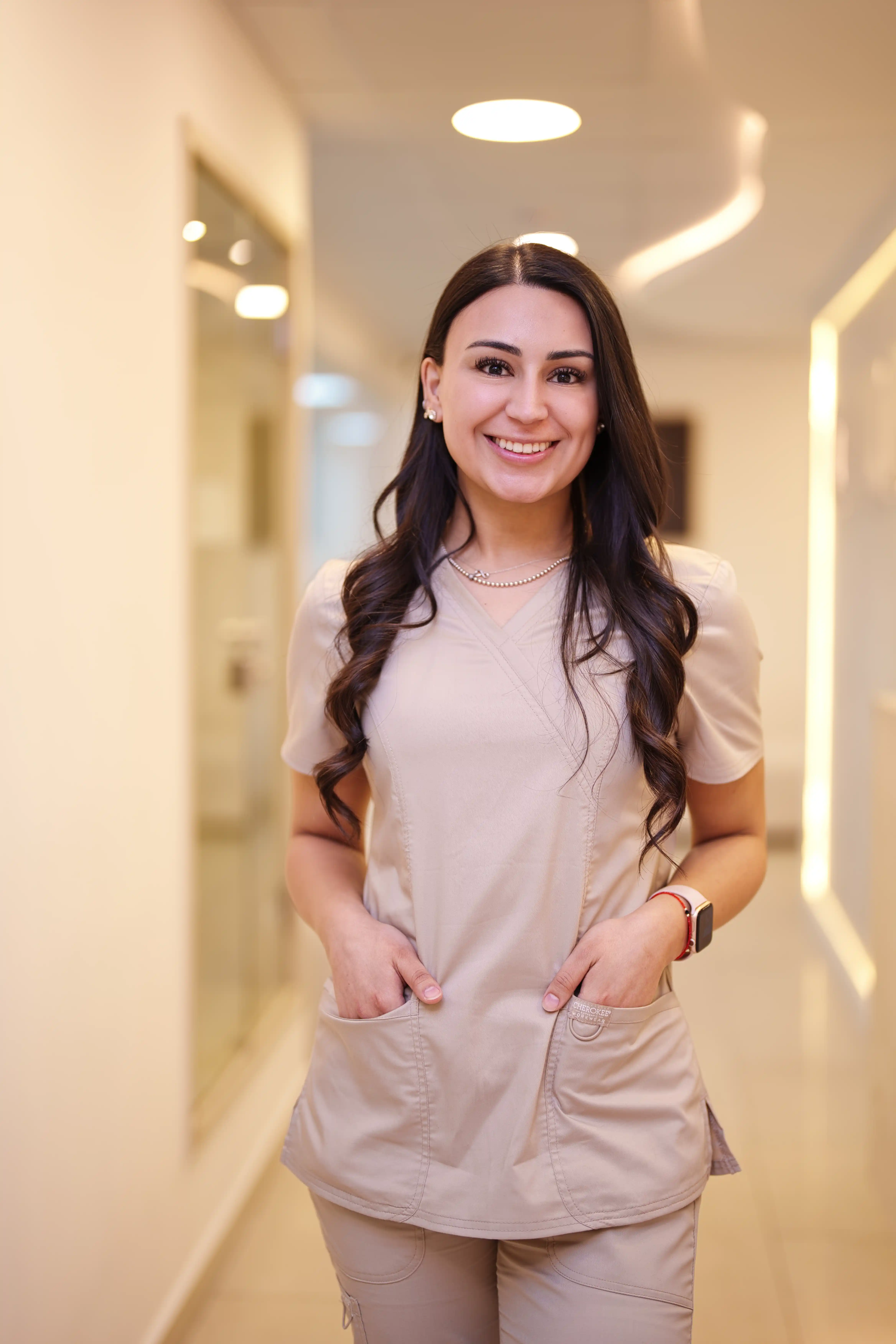 Enf. María Jesús Contreras Merino, Enfermera Universitaria en Clínica CIALO, Los Ángeles